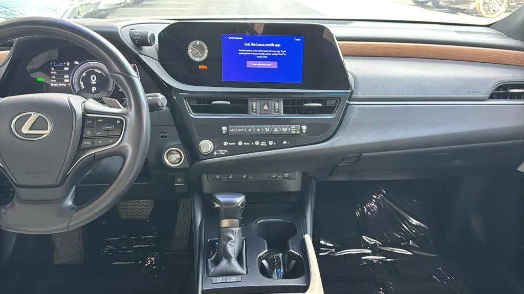 Lexus ES photo 9