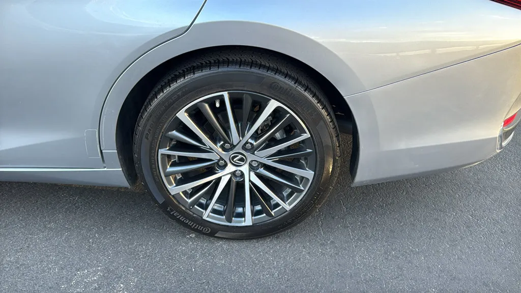 Lexus ES photo 8