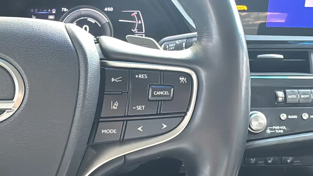 Lexus ES photo 13