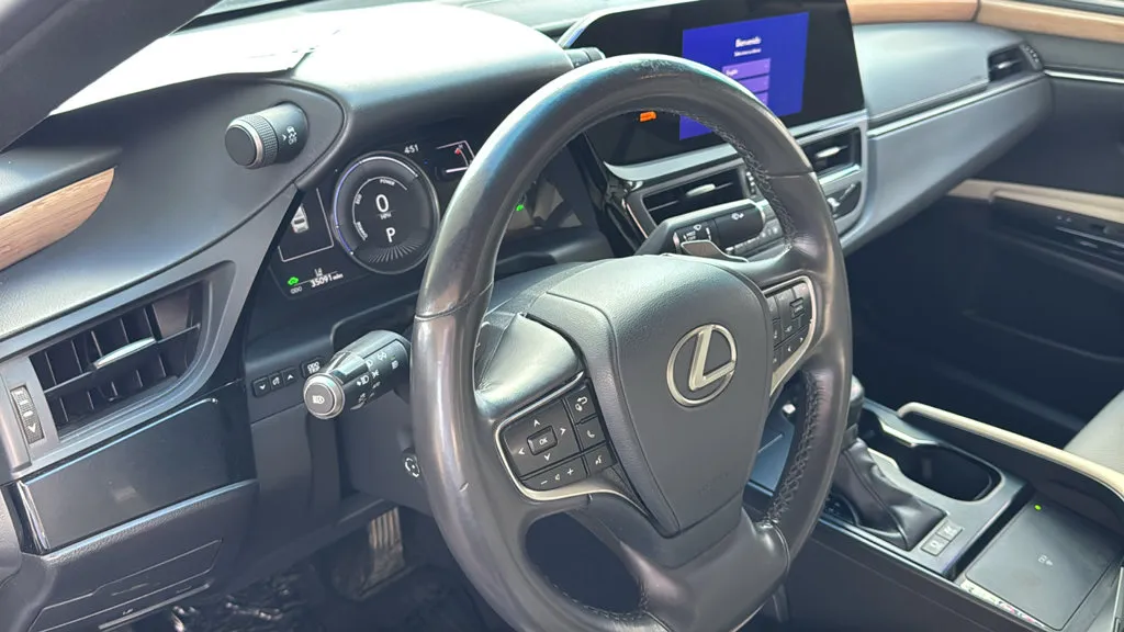 Lexus ES photo 21