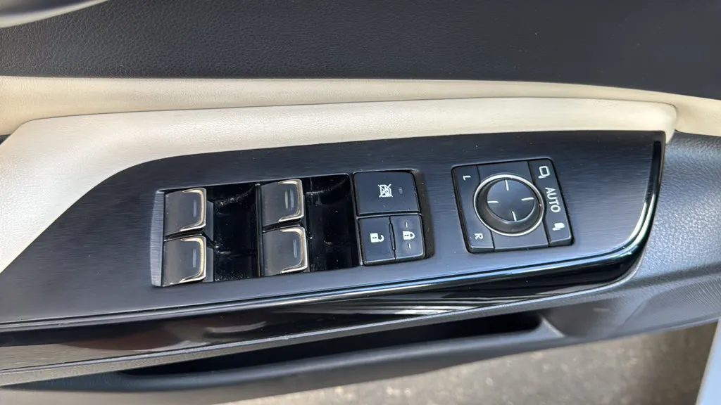 Lexus ES photo 19