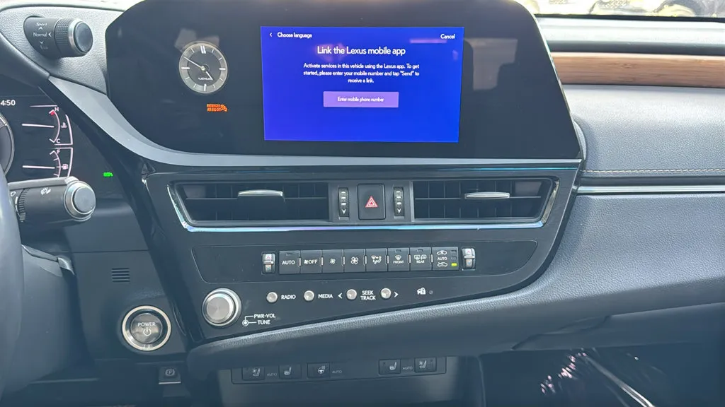 Lexus ES photo 11
