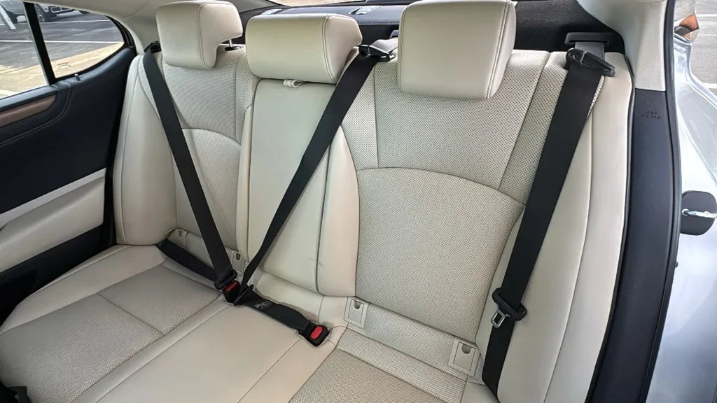 Lexus ES photo 23