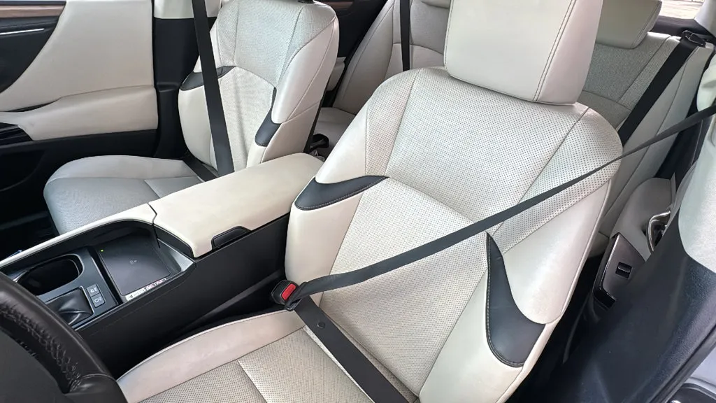 Lexus ES photo 22