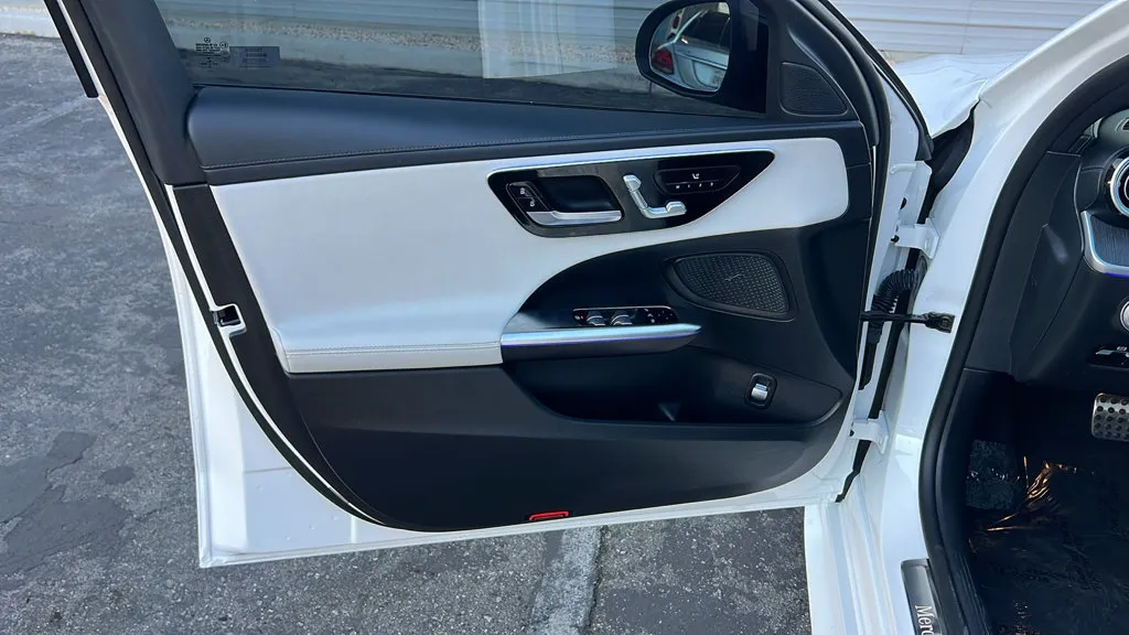Mercedes-Benz C-Class photo 14