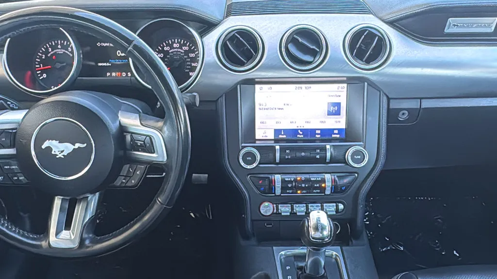 Ford Mustang photo 9
