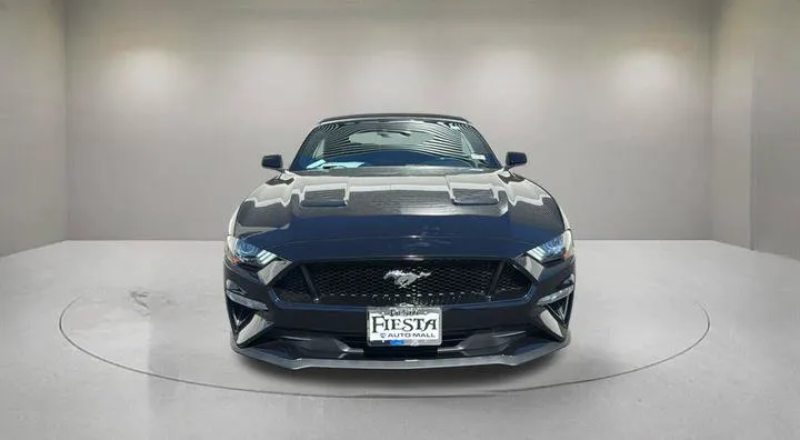Ford Mustang photo 2