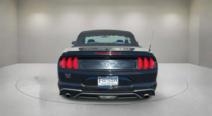 Ford Mustang photo 3