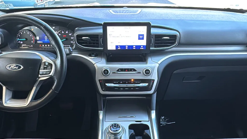 Ford Explorer photo 9