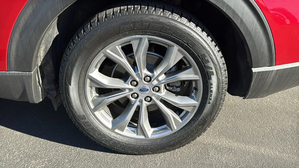 Ford Explorer photo 8