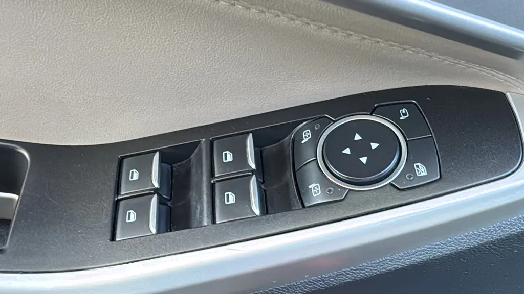 Ford Explorer photo 19