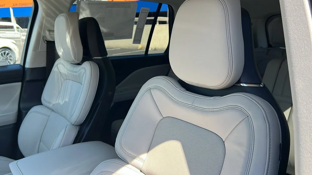 Lincoln Aviator photo 14