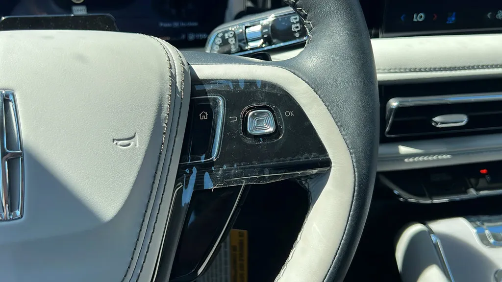 Lincoln Aviator photo 20