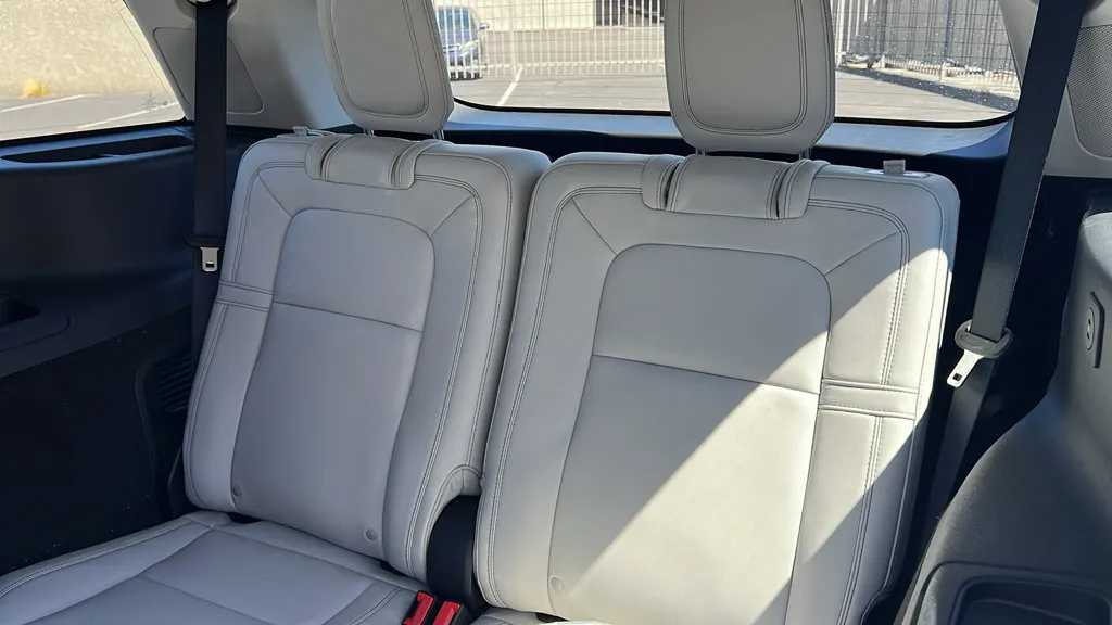 Lincoln Aviator photo 11