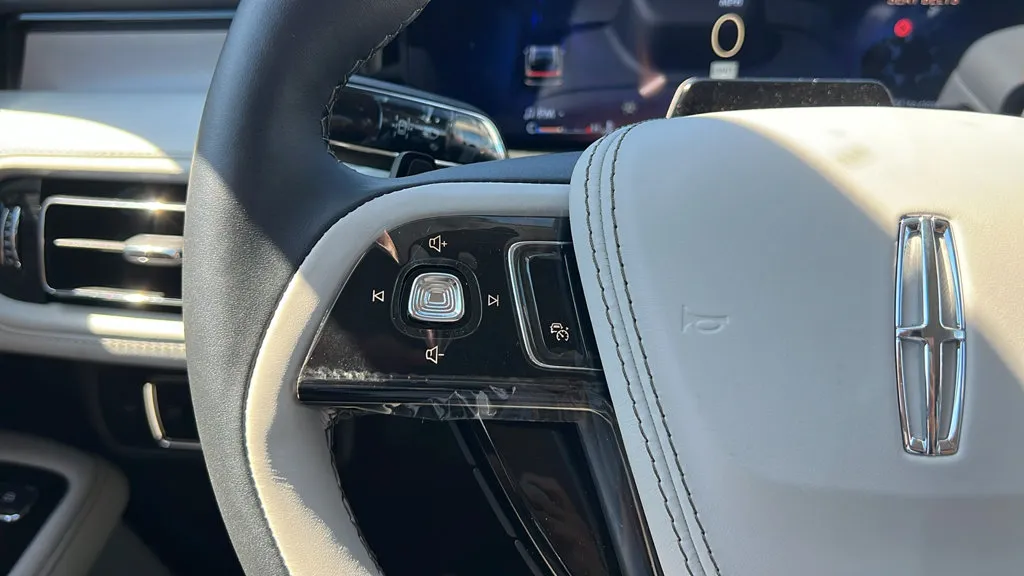 Lincoln Aviator photo 21
