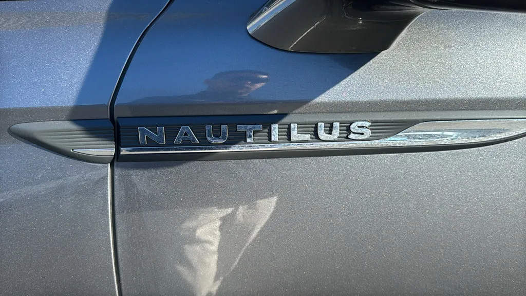 Lincoln Nautilus photo 7