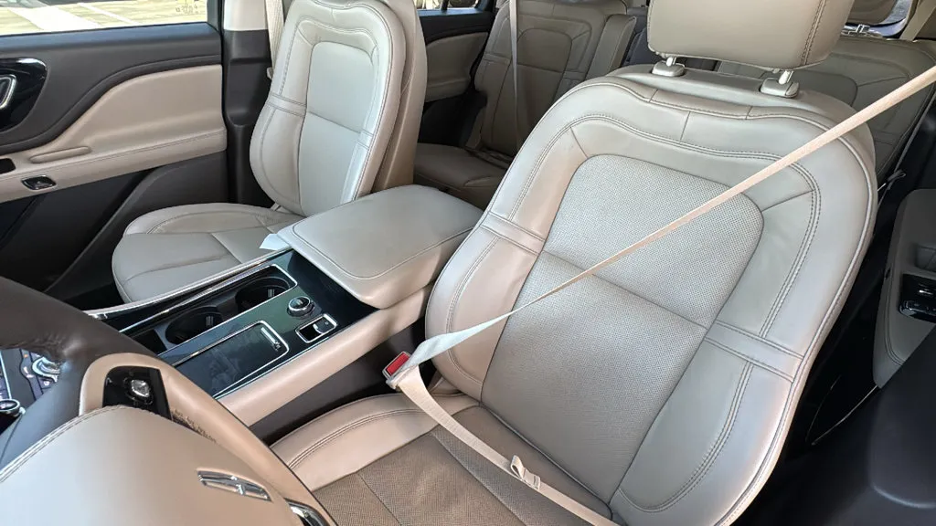 Lincoln Aviator photo 22