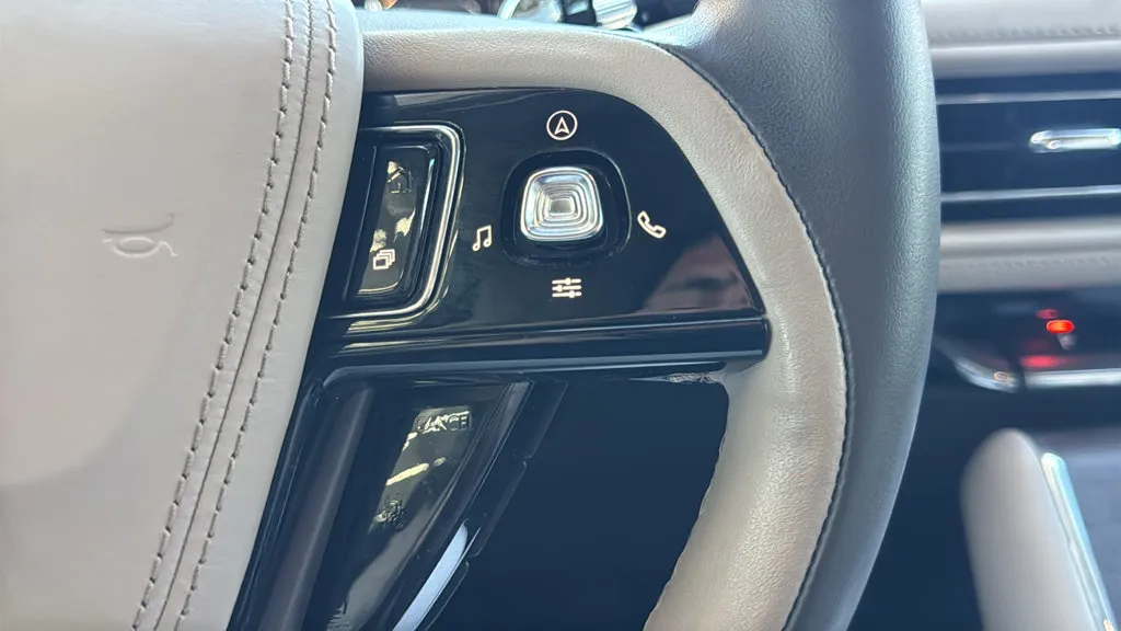 Lincoln Aviator photo 14