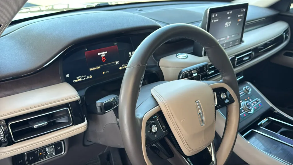 Lincoln Aviator photo 21