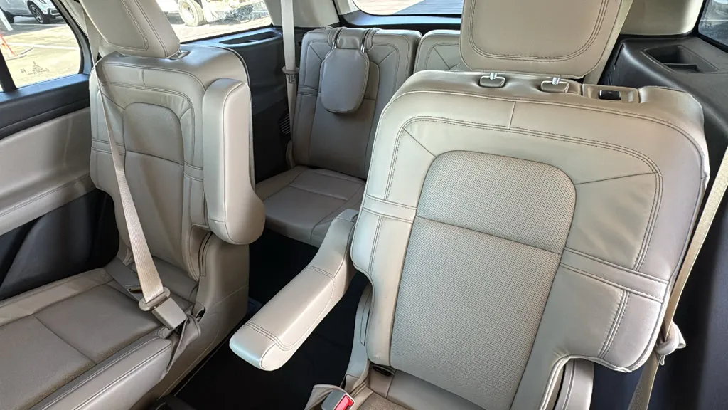 Lincoln Aviator photo 23