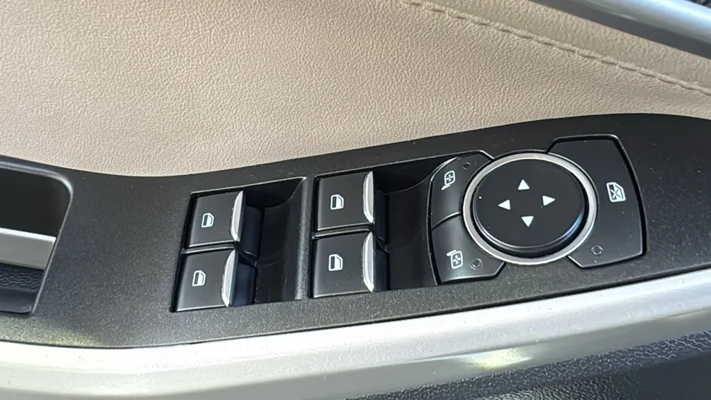 Ford Explorer photo 19
