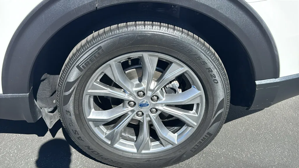 Ford Explorer photo 8