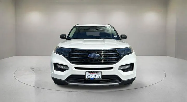 Ford Explorer photo 2