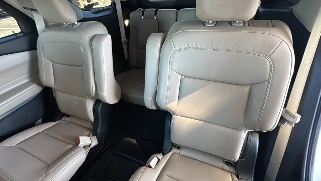 Ford Explorer photo 23