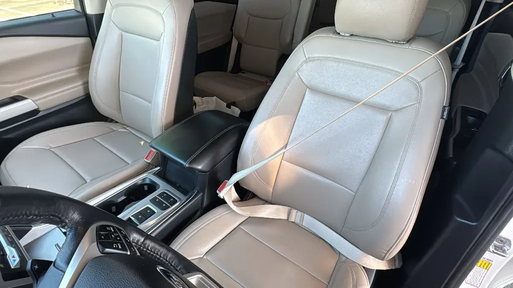 Ford Explorer photo 22