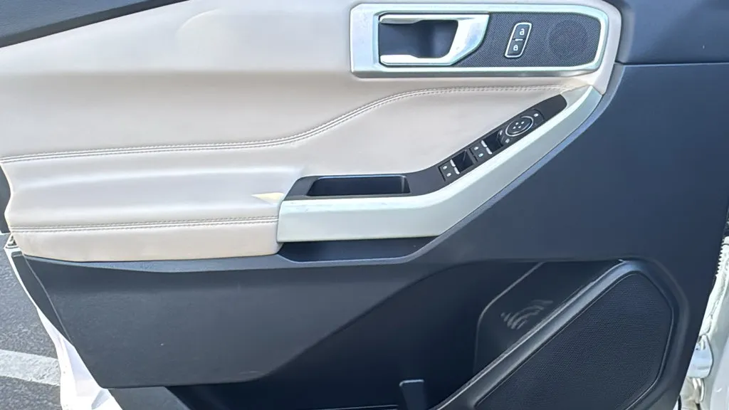 Ford Explorer photo 18