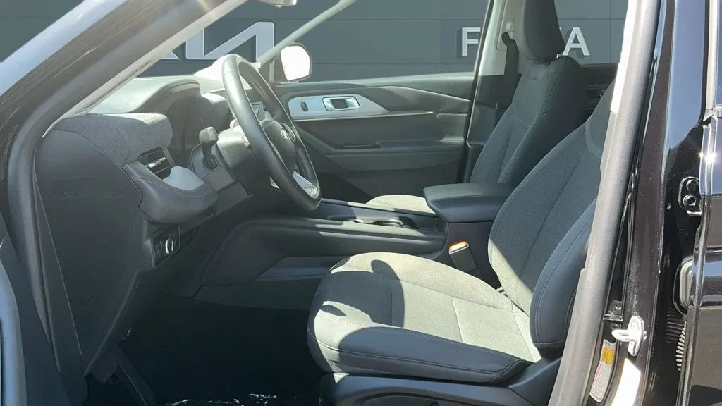 Ford Explorer photo 11