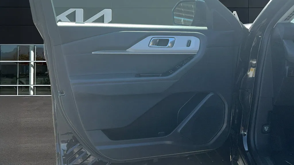 Ford Explorer photo 12