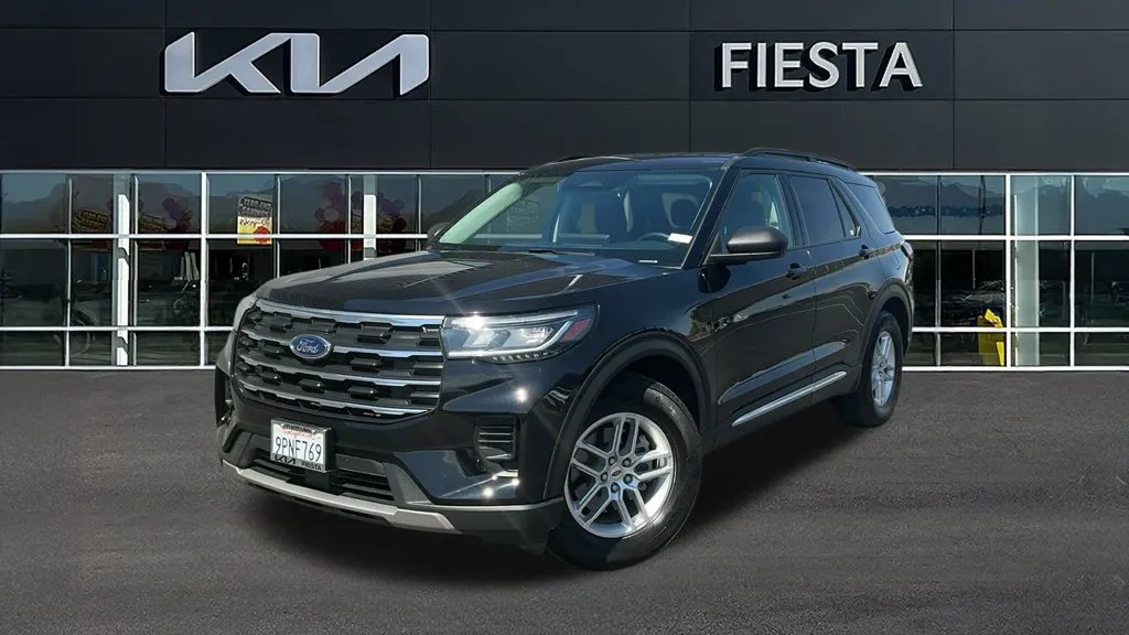 Ford Explorer photo 2
