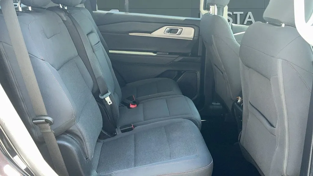 Ford Explorer photo 17