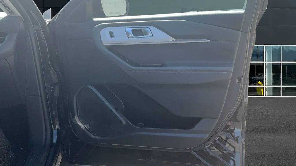 Ford Explorer photo 18