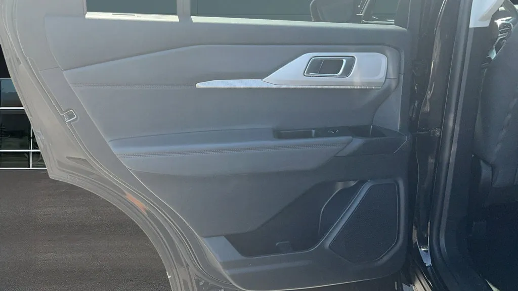 Ford Explorer photo 13
