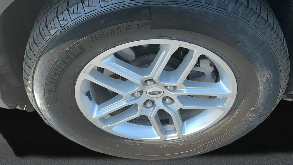 Ford Explorer photo 10