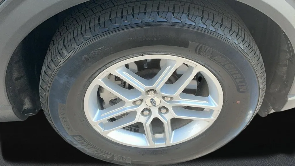 Ford Explorer photo 7