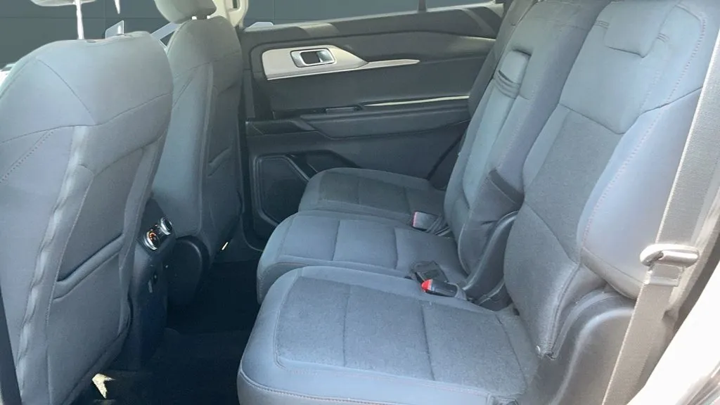 Ford Explorer photo 14