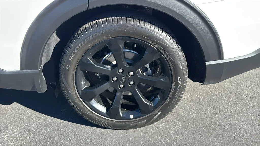 Ford Explorer photo 9
