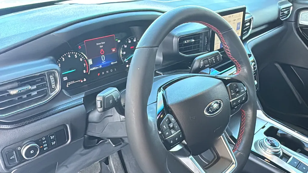 Ford Explorer photo 22