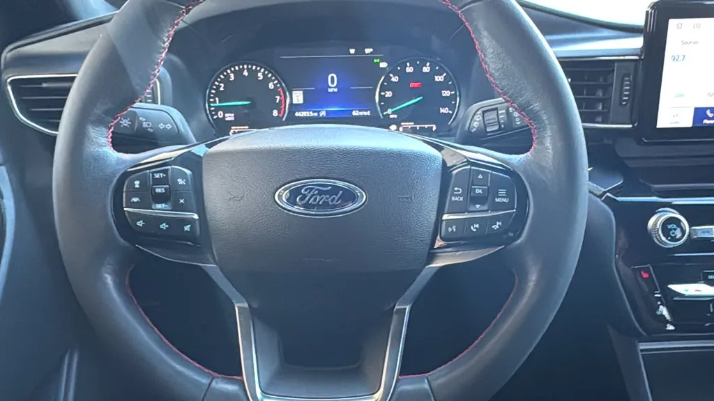 Ford Explorer photo 11