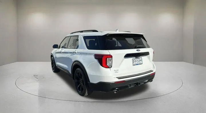 Ford Explorer photo 4