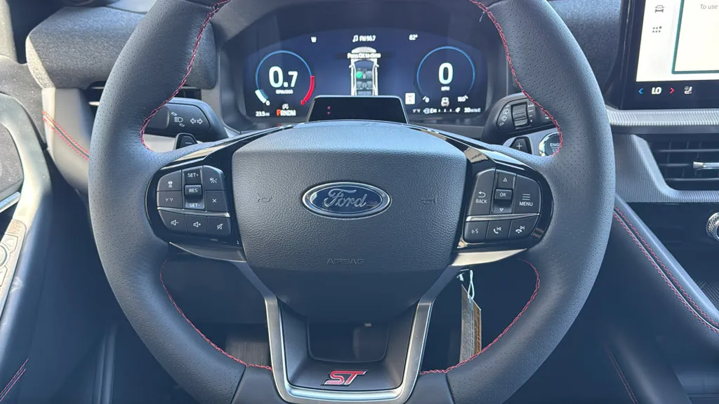 Ford Explorer photo 8