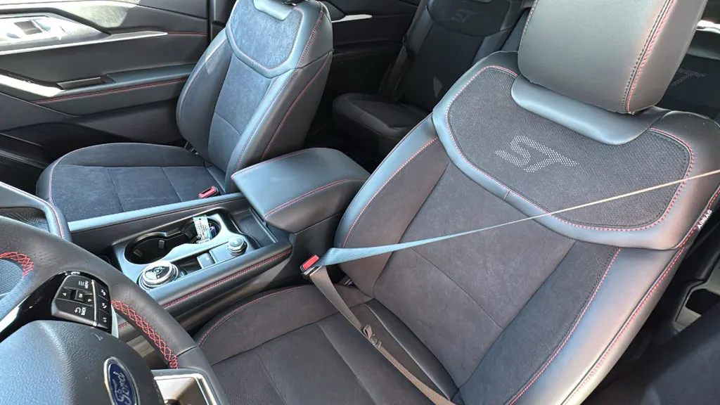Ford Explorer photo 13