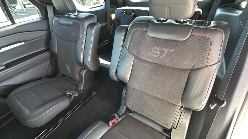 Ford Explorer photo 14