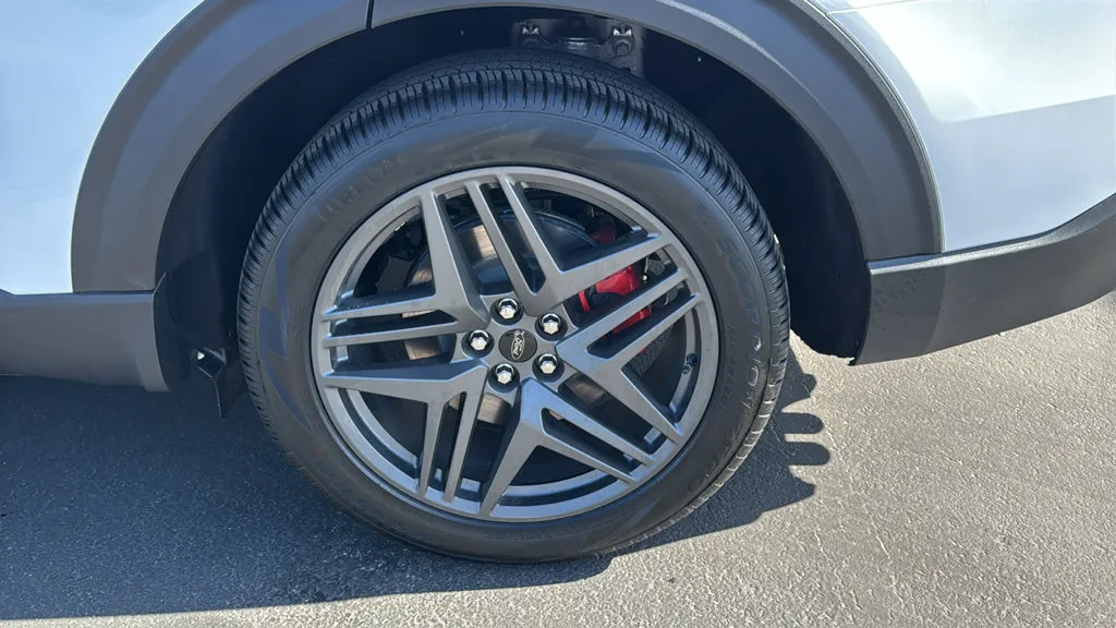 Ford Explorer photo 6