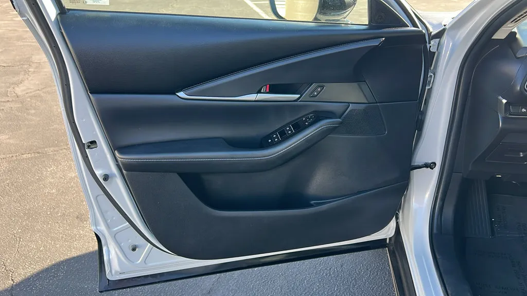 Mazda CX-30 photo 12