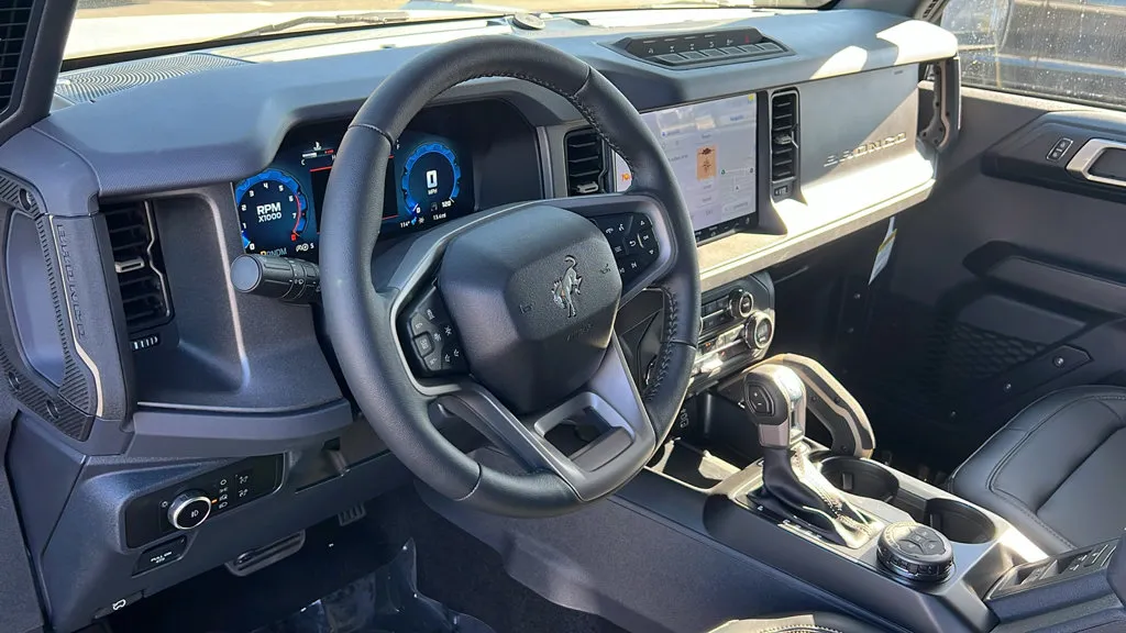 Ford Bronco photo 12