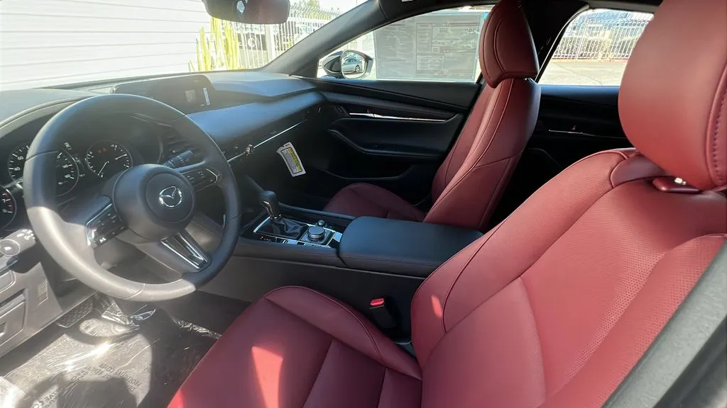 Mazda Mazda3 photo 14